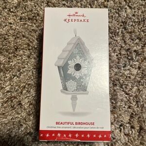 Hallmark Keepsake 2016 Beautiful Birdhouse ornament